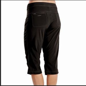 EXCELLENT CONDITION WOMEN’S LARGE SHEBEEST BOARDRIDER CAPRI NYLON STRETCH PANTS